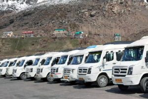 tempo traveller in manali for leh ladakh trip